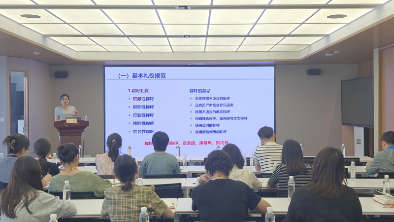 1726716447160678TJd8.jpg 浙江東方成功舉辦“悅話學堂”第四期講座暨“以禮賦能”商務(wù)禮儀培訓活動.jpg
