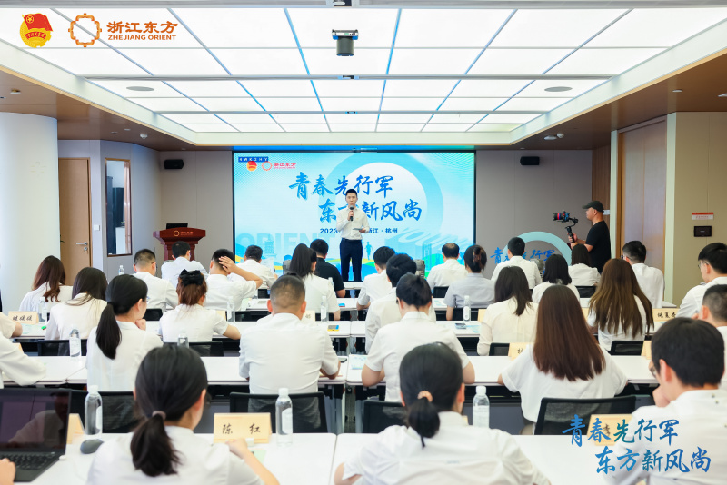 17400311678139698rNN.jpg 主題團日暨優(yōu)秀青年表彰大會.jpg